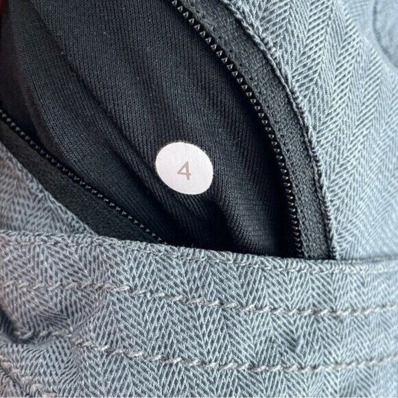 Lululemon Womens Size 4 Jacket full zip *flaw* 1311 - Picture 5 of 8
